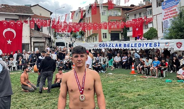 Milli Güreşçi Volkan Bilgin, 17 Yaş Altı Dünya Üçüncüsü Oldu