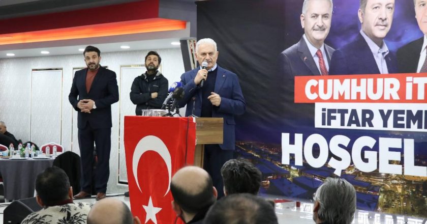 Binali Yıldırım Erzincan iftarında hemşerileriyle buluştu