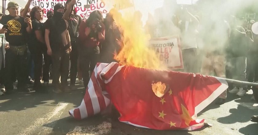 Video. APEC zirvesi öncesinde Lima’da protestocular polisle çatıştı