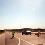 Önce polise çarptı ve sonra kaçtı! “Dur” uyarısına saygı duymayan sürücünün şaşırdığı yer