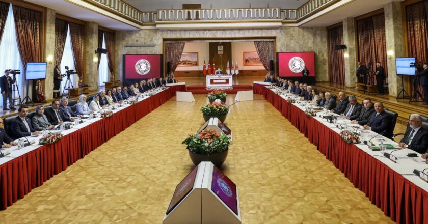 Tarihi komisyonun ilk toplantısı sona erdi