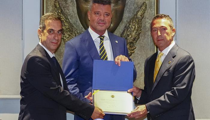 Fenerbahçe’nin yeni Başkanı Sadettin Saran mazbatayı aldı! Ali Koç ile o diyalog olay oldu… Herkes o anları konuşuyor
