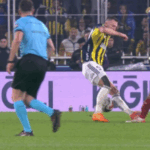 Dünya o anı tartışıyor! Maç biter bitmez gelen açıklama…