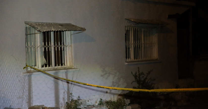 Kayıp kadının cesedi banyo duvarında keşfedildi; eş gözaltına alındı.