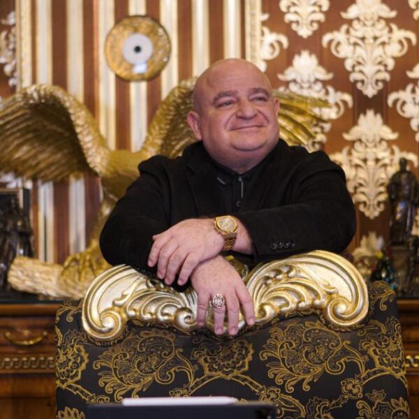 Moiz Mitrani: Triko İplikten Global finans dünyasına Uzanan Başarı Hikâyesi